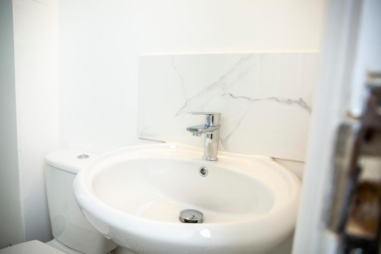 Modern Townhouse Apartment With Free Parking And Wifi Stratford-upon-Avon Kültér fotó