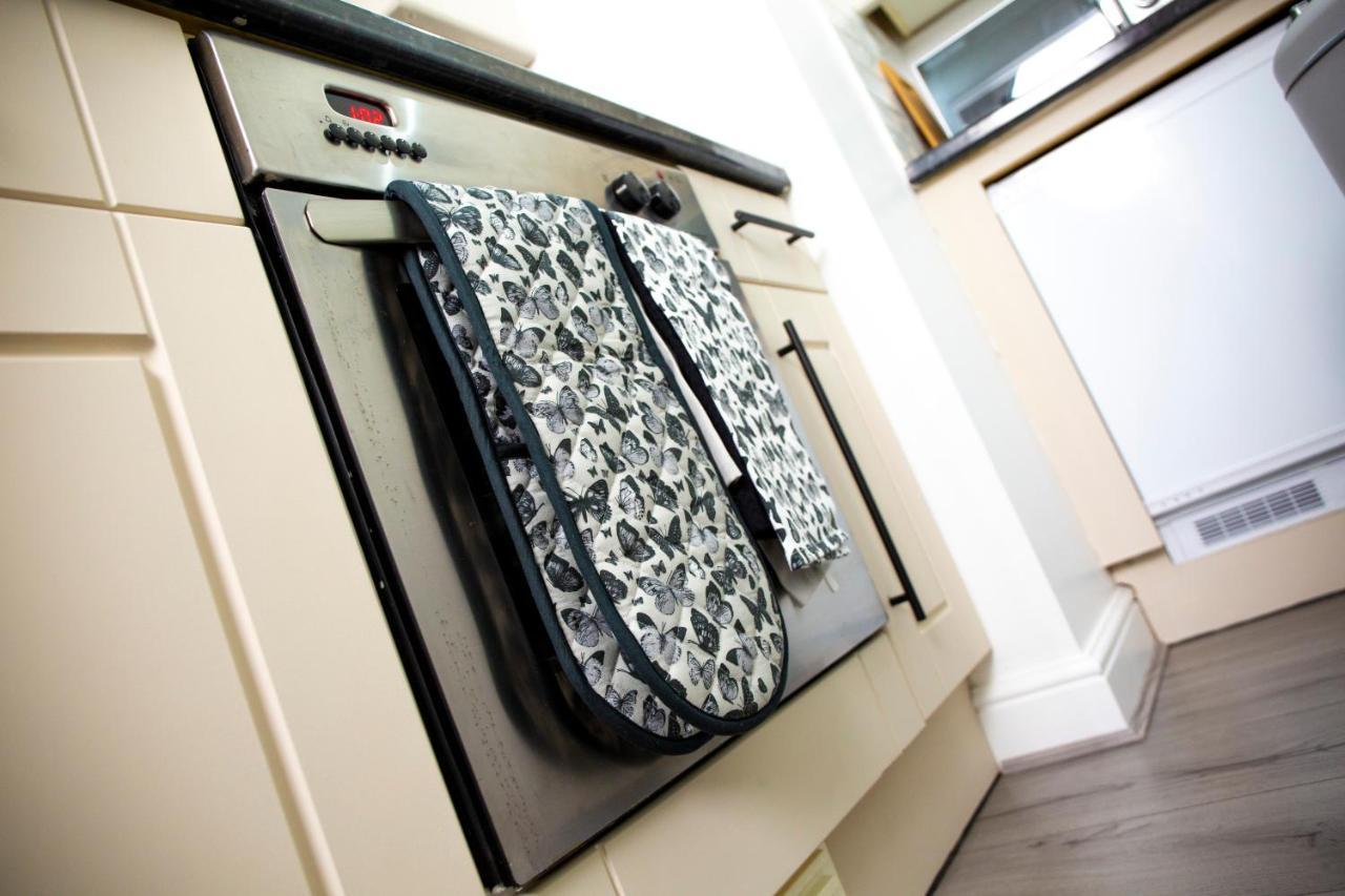 Modern Townhouse Apartment With Free Parking And Wifi Stratford-upon-Avon Kültér fotó