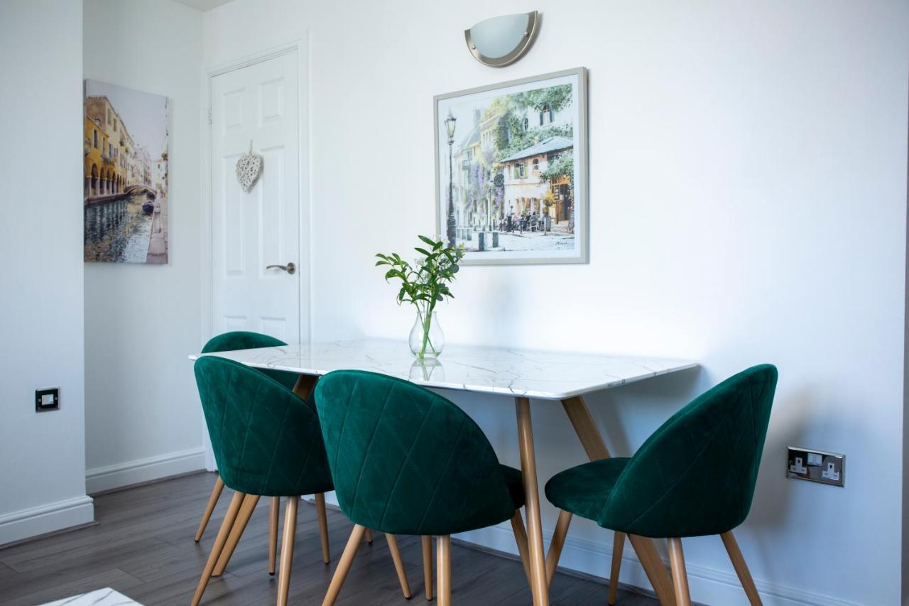 Modern Townhouse Apartment With Free Parking And Wifi Stratford-upon-Avon Kültér fotó
