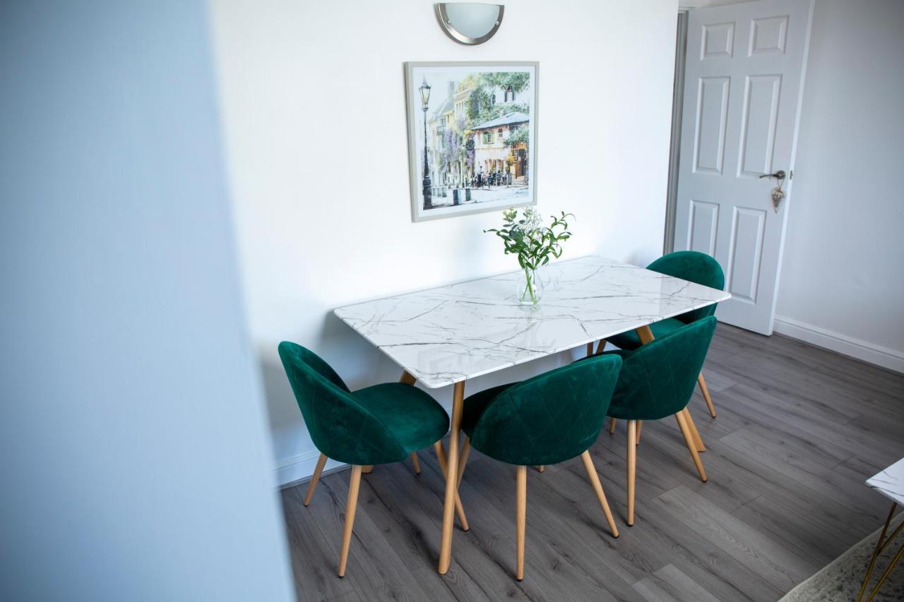 Modern Townhouse Apartment With Free Parking And Wifi Stratford-upon-Avon Kültér fotó